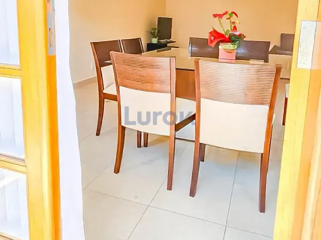 Casa com 300m² 3 quartos e 4 banheiros, à venda ou para alugar, no bairro Parque Nova Suíça em Valinhos