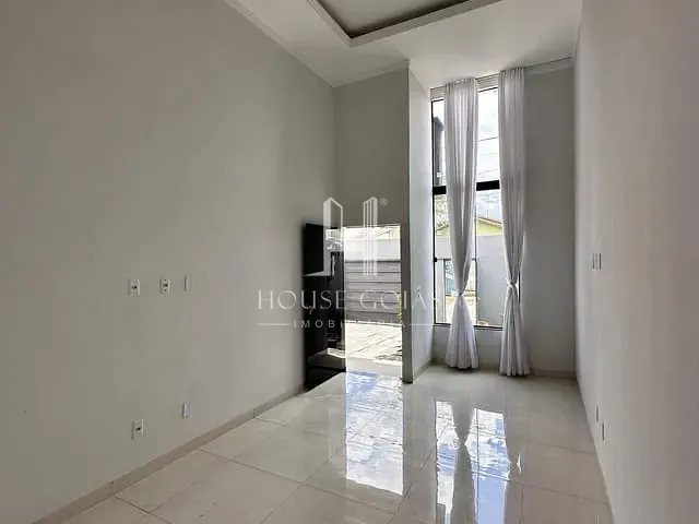Casa com 225m² 3 quartos e 2 banheiros, à venda, no bairro Condomínio das Esmeraldas em Goiânia