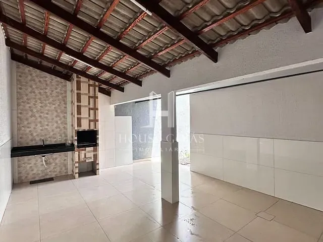 Casa com 225m² 3 quartos e 2 banheiros, à venda, no bairro Condomínio das Esmeraldas em Goiânia