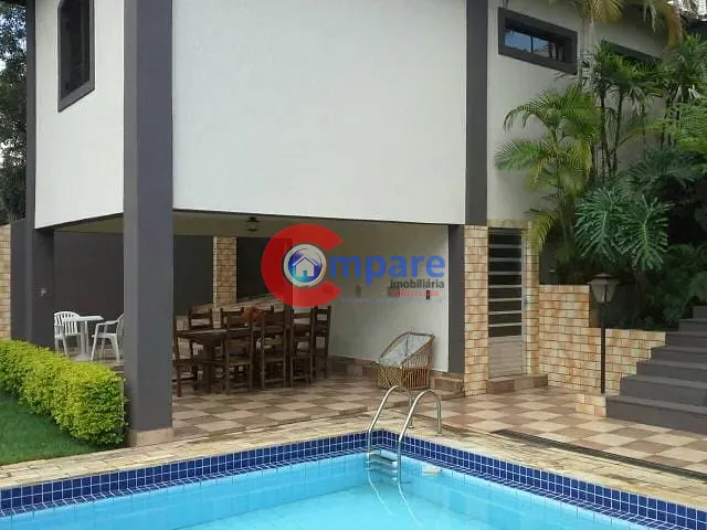 Casa com 600m² 4 quartos e 4 banheiros, à venda, no bairro Vila Santista em Atibaia