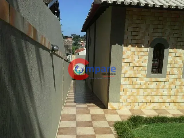Casa com 600m² 4 quartos e 4 banheiros, à venda, no bairro Vila Santista em Atibaia