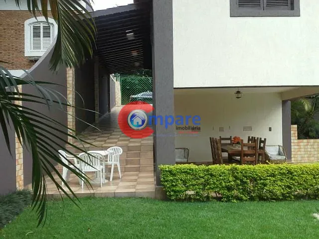 Casa com 600m² 4 quartos e 4 banheiros, à venda, no bairro Vila Santista em Atibaia