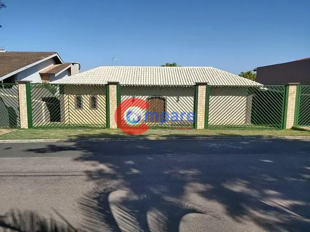 Casa com 600m² 4 quartos e 4 banheiros, à venda, no bairro Vila Santista em Atibaia