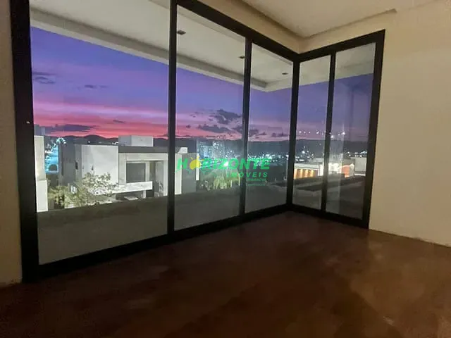 Casa 4 quartos e 6 banheiros, à venda, no bairro Condomínio Residencial Alphaville I em São José dos Campos