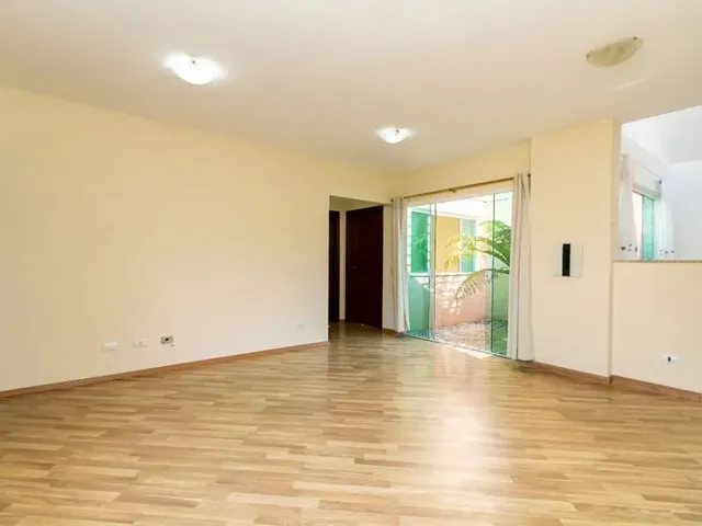 Casa com 88m² 2 quartos e 2 banheiros, para alugar, no bairro Capão Raso em Curitiba