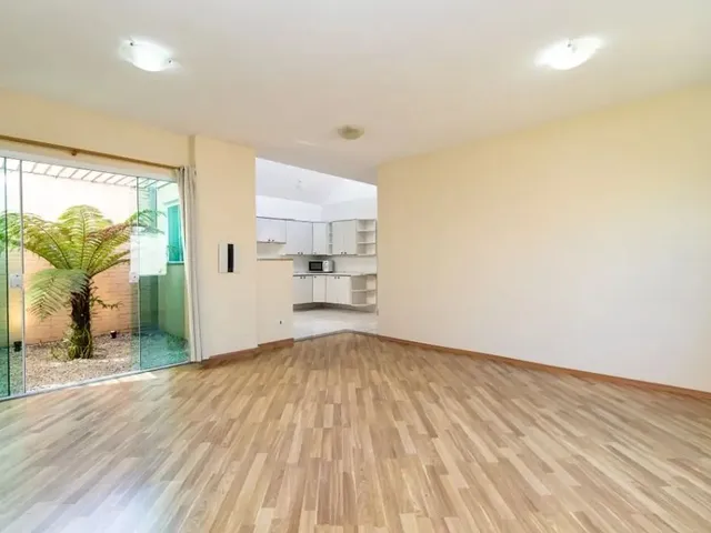 Casa com 88m² 2 quartos e 2 banheiros, para alugar, no bairro Capão Raso em Curitiba