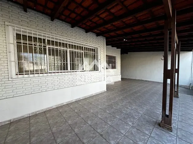 Casa com 255m² 4 quartos e 3 banheiros, à venda, no bairro Centro em Caraguatatuba