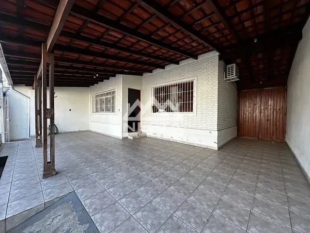 Casa com 255m² 4 quartos e 3 banheiros, à venda, no bairro Centro em Caraguatatuba