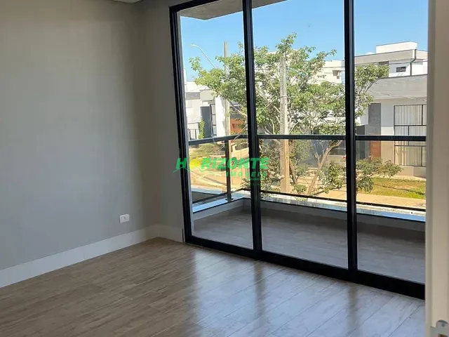 Casa 3 quartos e 4 banheiros, à venda, no bairro Condomínio Terras do Vale em Caçapava