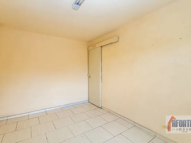 Casa 3 quartos e 1 banheiro, à venda, no bairro Capão da Imbuia em Curitiba