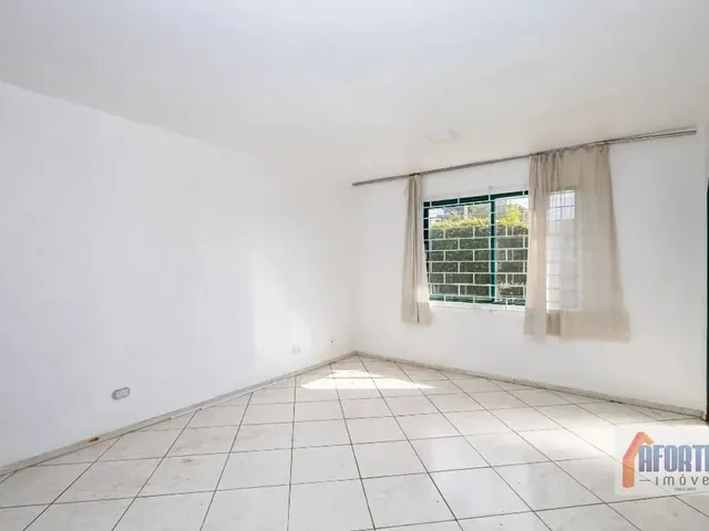 Casa 3 quartos e 1 banheiro, à venda, no bairro Capão da Imbuia em Curitiba