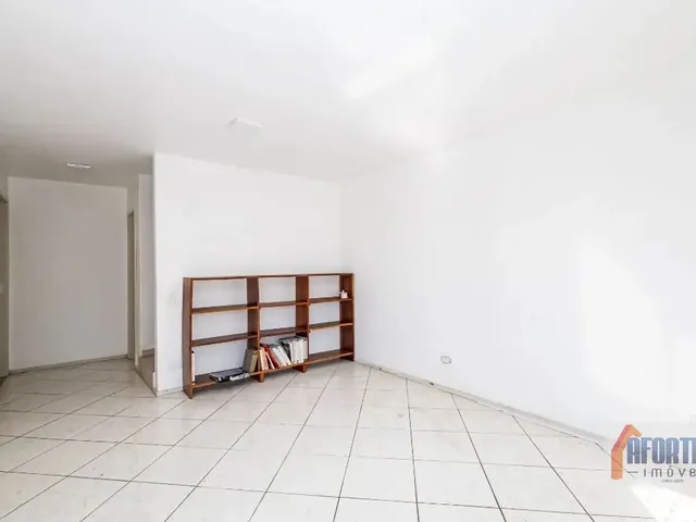 Casa 3 quartos e 1 banheiro, à venda, no bairro Capão da Imbuia em Curitiba