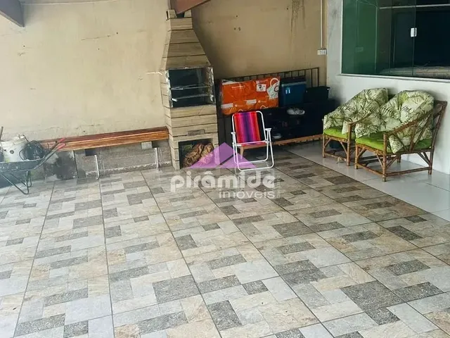 Casa com 300m² 2 quartos e 1 banheiro, à venda, no bairro Jardim Jaqueira em Caraguatatuba