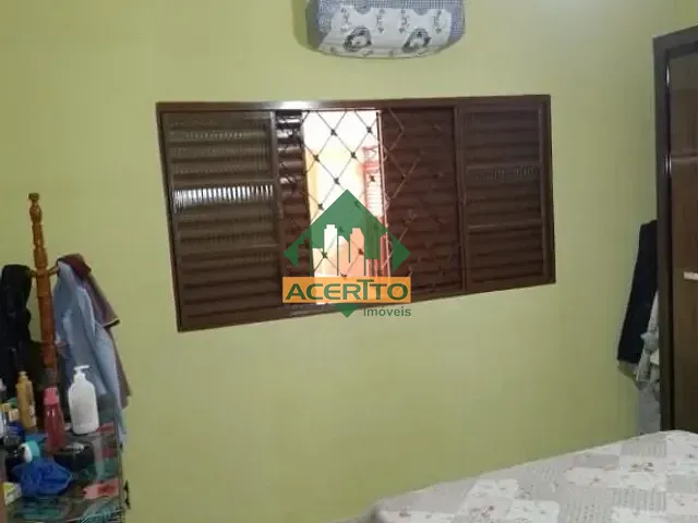 Casa com 244m² 3 quartos e 2 banheiros, à venda, no bairro Vila Mendonça em Araçatuba