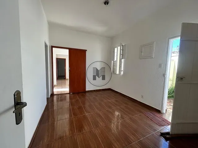 Casa para alugar, no bairro Centro em Taubaté