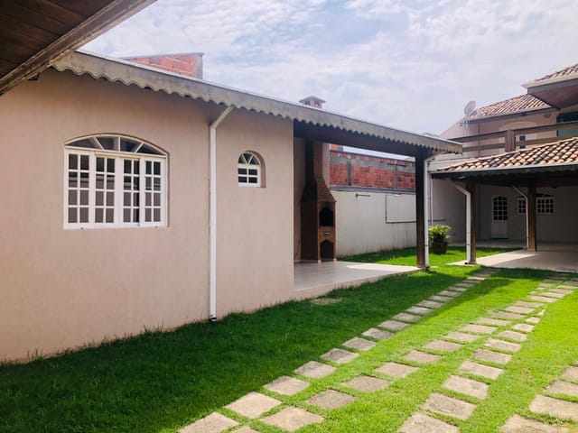 Casa com 300m² 2 quartos e 3 banheiros, à venda, no bairro Residencial e Comercial Laerte Asumpção em Pindamonhangaba