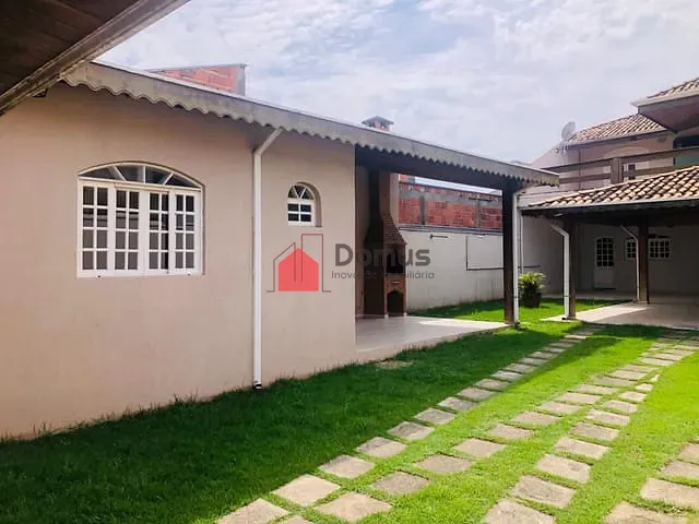 Casa com 300m² 2 quartos e 3 banheiros, à venda, no bairro Residencial e Comercial Laerte Asumpção em Pindamonhangaba