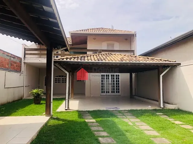 Casa com 300m² 2 quartos e 3 banheiros, à venda, no bairro Residencial e Comercial Laerte Asumpção em Pindamonhangaba