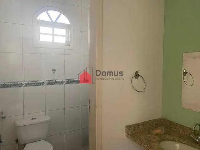 Casa com 300m² 2 quartos e 3 banheiros, à venda, no bairro Residencial e Comercial Laerte Asumpção em Pindamonhangaba