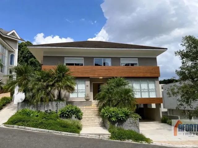 Casa com 713m² 4 quartos e 4 banheiros, para alugar, no bairro Campo Comprido em Curitiba