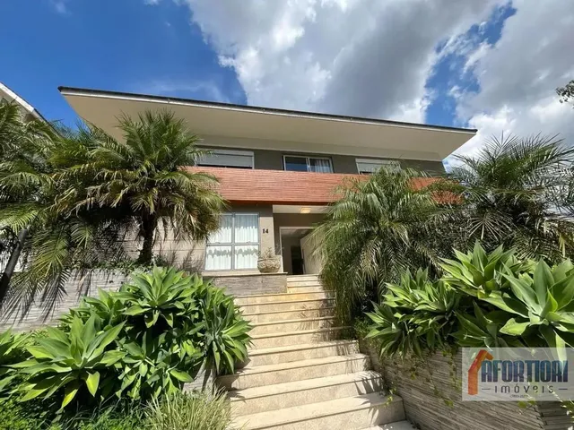 Casa com 713m² 4 quartos e 4 banheiros, para alugar, no bairro Campo Comprido em Curitiba