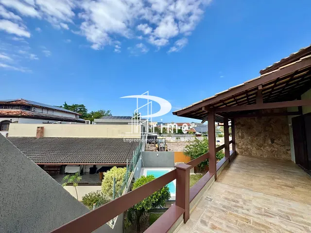 Casa com 600m² 4 quartos e 5 banheiros, à venda ou para alugar, no bairro Camboinhas em Niterói