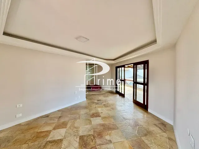 Casa com 600m² 4 quartos e 5 banheiros, à venda ou para alugar, no bairro Camboinhas em Niterói