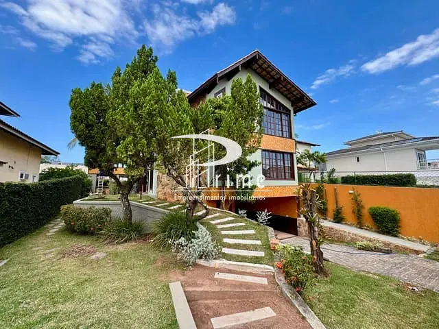 Casa com 600m² 4 quartos e 5 banheiros, à venda ou para alugar, no bairro Camboinhas em Niterói