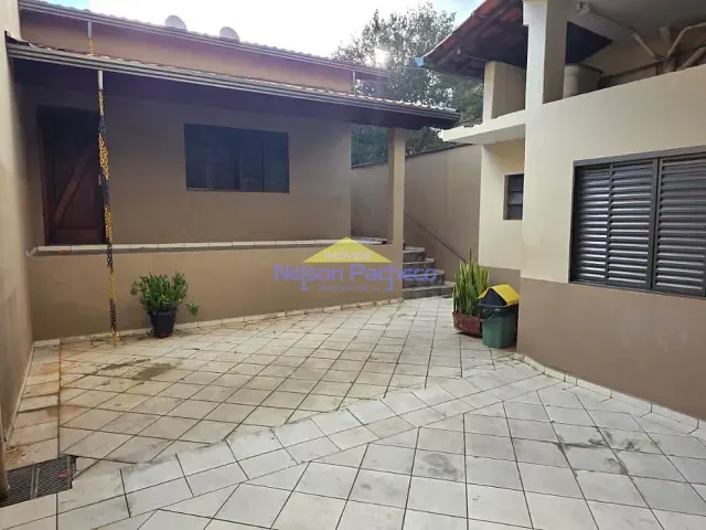 Casa 2 quartos e 2 banheiros, para alugar, no bairro Centro em Capivari