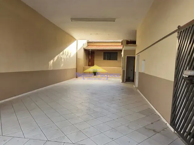 Casa 2 quartos e 2 banheiros, para alugar, no bairro Centro em Capivari