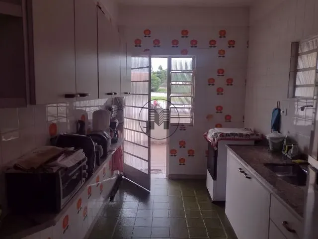 Casa com 320m² 6 quartos e 5 banheiros, à venda, no bairro Centro em Guaratinguetá