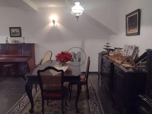 Casa com 320m² 6 quartos e 5 banheiros, à venda, no bairro Centro em Guaratinguetá