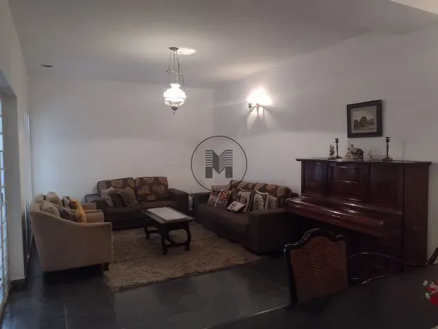 Casa com 320m² 6 quartos e 5 banheiros, à venda, no bairro Centro em Guaratinguetá