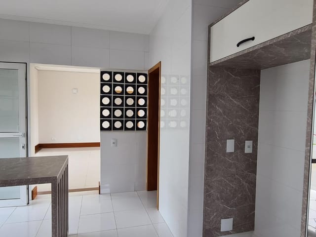Casa com 900m² 5 quartos e 6 banheiros, à venda ou para alugar, no bairro Condomínio Reserva do Paratehy em São José dos Campos
