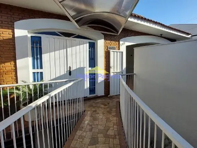 Casa 3 quartos e 4 banheiros, à venda ou para alugar, no bairro Centro em Capivari