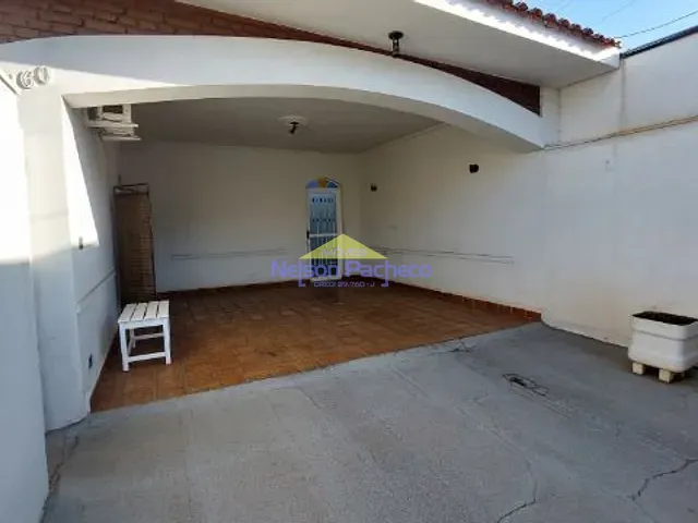 Casa 3 quartos e 4 banheiros, à venda ou para alugar, no bairro Centro em Capivari