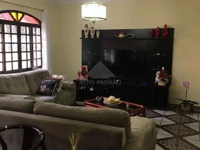 Casa com 400m² 4 quartos e 2 banheiros, à venda, no bairro Vila Ana Maria em Mauá