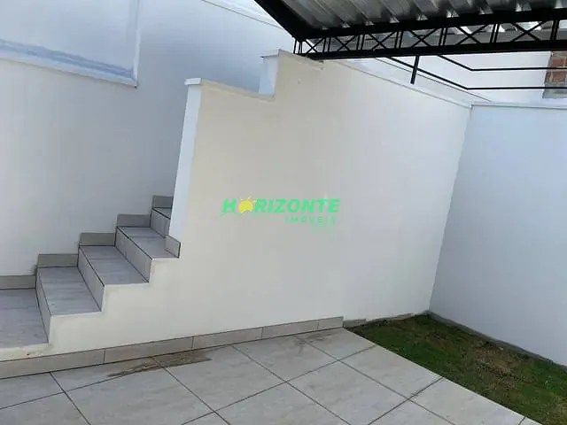 Casa com 188m² 2 quartos e 2 banheiros, à venda, no bairro Jardim dos Bandeirantes em São José dos Campos