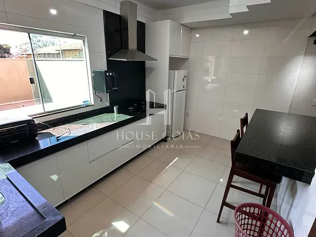 Casa com 253m² 3 quartos e 5 banheiros, à venda, no bairro Jardim Presidente em Goiânia