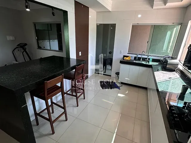 Casa com 253m² 3 quartos e 5 banheiros, à venda, no bairro Jardim Presidente em Goiânia