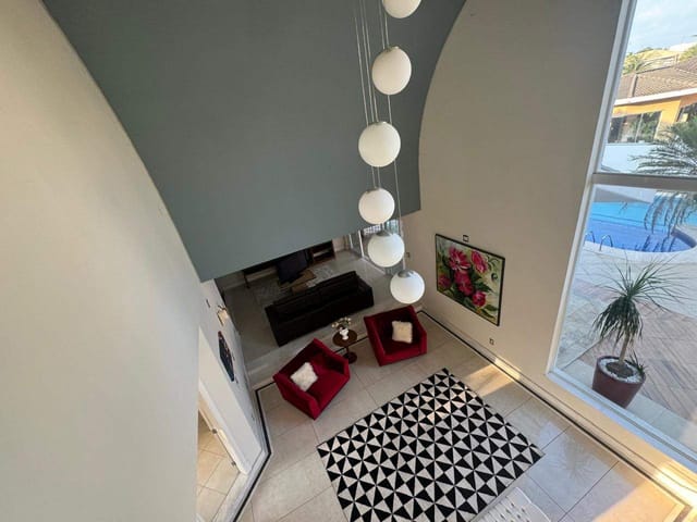 Casa com 1257m² 7 quartos e 9 banheiros, à venda ou para alugar, no bairro Condomínio Village Taubaté em Taubaté