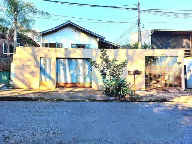 Casa com 300m² 2 quartos e 2 banheiros, à venda, no bairro Jardim Higienópolis em Londrina