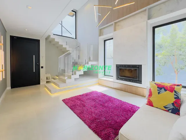 Casa com 340m² 4 quartos e 6 banheiros, à venda, no bairro Urbanova em São José dos Campos