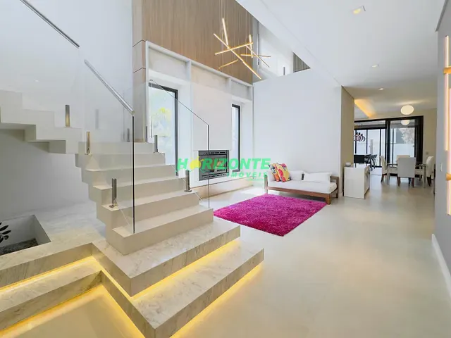 Casa com 340m² 4 quartos e 6 banheiros, à venda, no bairro Urbanova em São José dos Campos