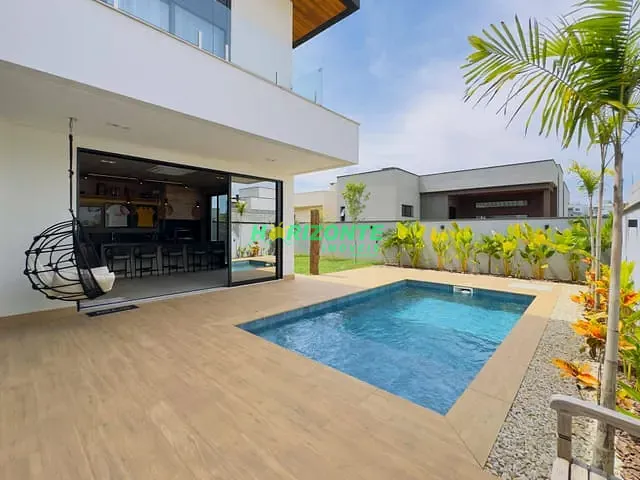 Casa com 340m² 4 quartos e 6 banheiros, à venda, no bairro Urbanova em São José dos Campos