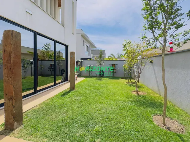 Casa com 340m² 4 quartos e 6 banheiros, à venda, no bairro Urbanova em São José dos Campos
