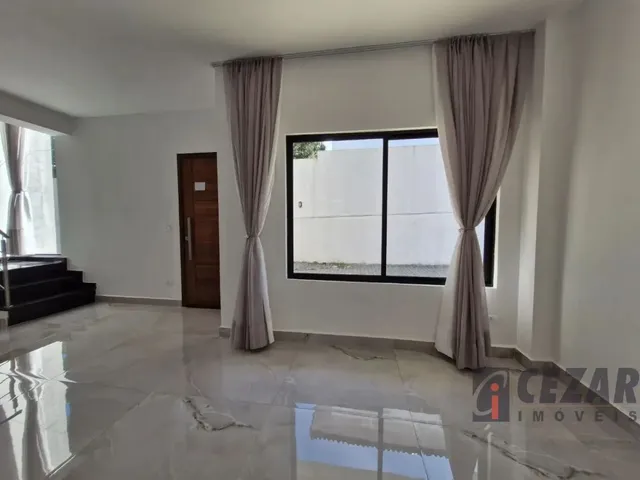 Casa 3 quartos e 1 banheiro, à venda, no bairro Tingui em Curitiba