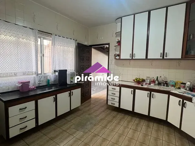 Casa com 250m² 3 quartos e 3 banheiros, à venda, no bairro Bosque dos Eucaliptos em São José dos Campos