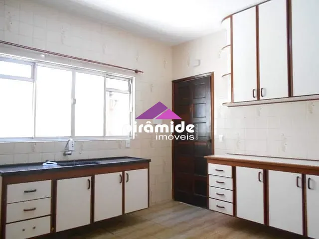 Casa com 250m² 3 quartos e 3 banheiros, à venda, no bairro Bosque dos Eucaliptos em São José dos Campos