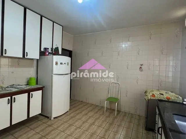 Casa com 250m² 3 quartos e 3 banheiros, à venda, no bairro Bosque dos Eucaliptos em São José dos Campos